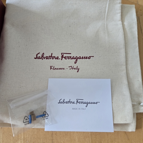 Salvatore Ferragamo Logo Blue Patent Leather Open Toe Vara Shoes 8.5/ 39.5 - Picture 4 of 16